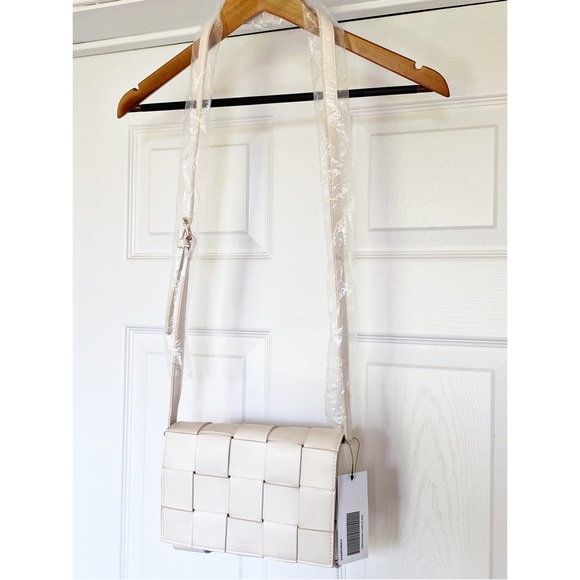 NWT JustFab Cream Weaved Faux Leather Shoulder Bag - Picture 4 of 16